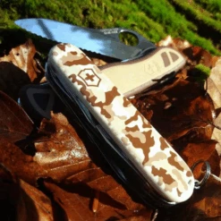 Victorinox Huntsman - Desert Camo 5 Victorinox Huntsman - Desert Camo -Montanic Store 1.3713.941 4 600x600 1