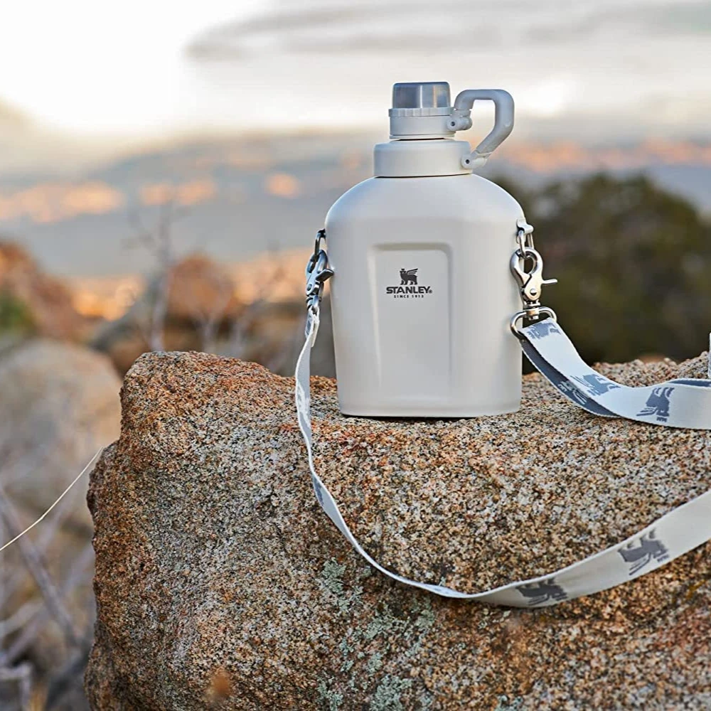 Stanley Classic Steel Canteen 1.1QT 13 Stanley Classic Steel Canteen 1.1QT - Image 13