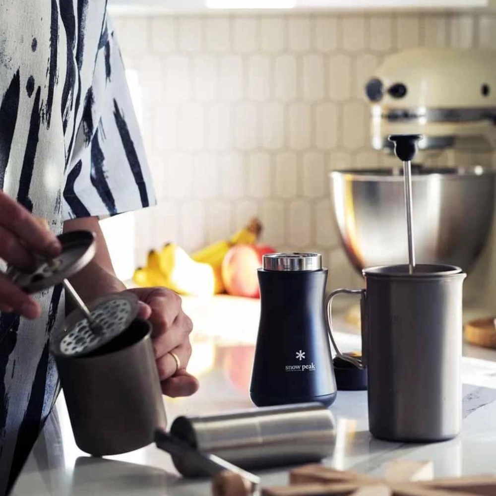 Snow Peak Stainless Vacuum Bottle Tsuzumi 350 Black 4 Snow Peak Stainless Vacuum Bottle Tsuzumi 350 Black - Image 4