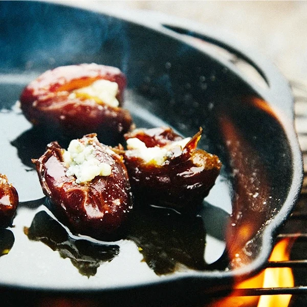 Barebones 10" Cast Iron Skillet 4 Barebones 10" Cast Iron Skillet - Image 4